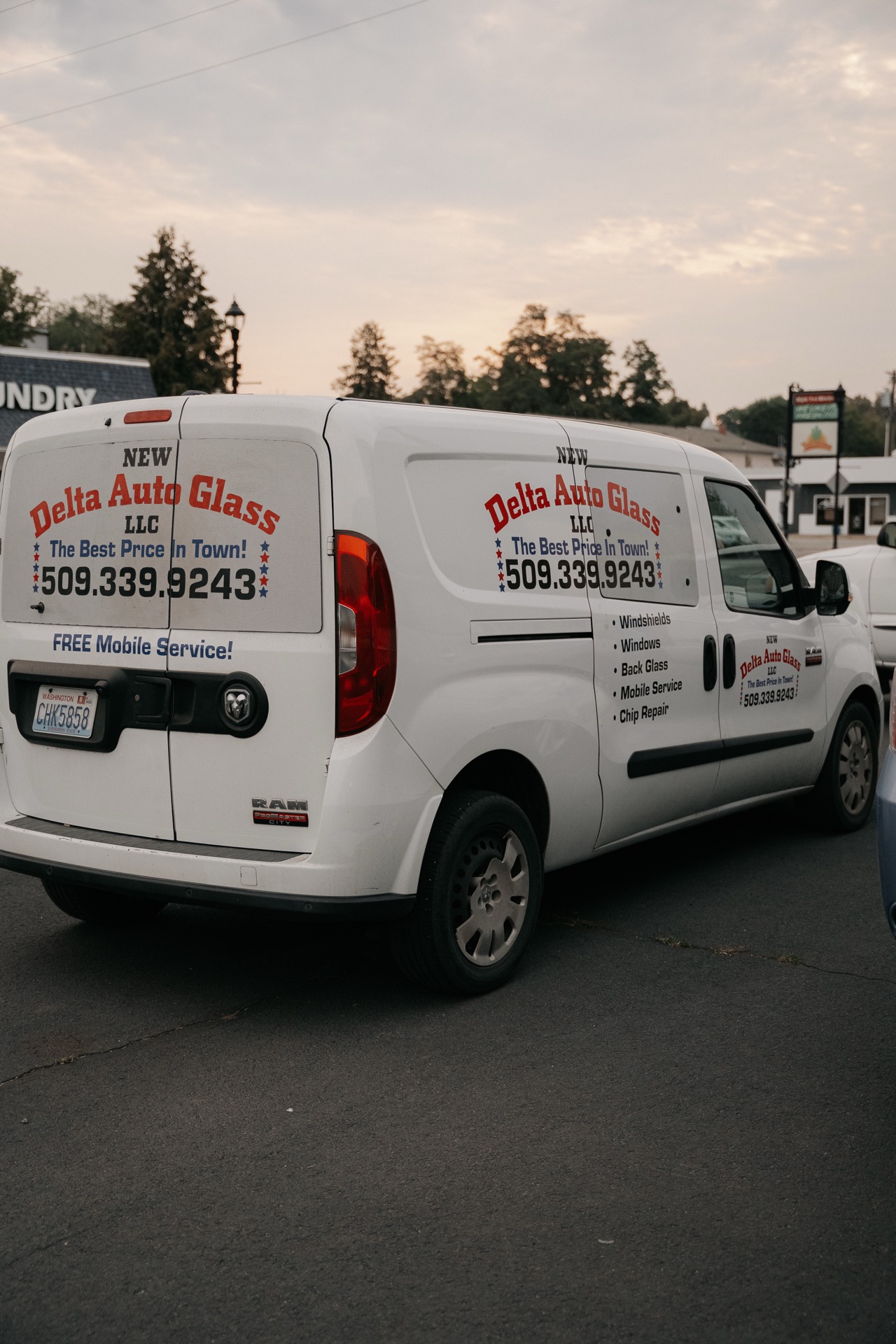 Static ADAS calibration setup with targets and alignment equipment